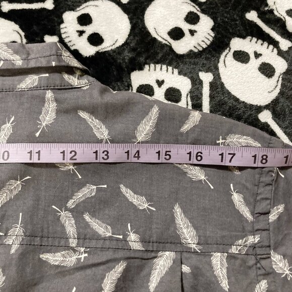 HOWE Dark grey white feather print short-sleeve button-down shirt MEDIUM LARGE - Picture 9 of 12